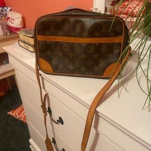 Louis Vuitton Vintage Authentic LV crossbody